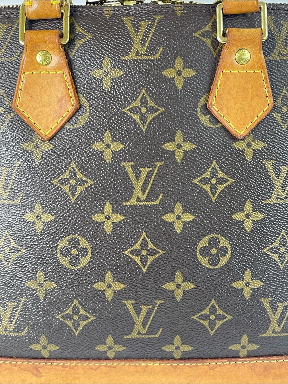 Louis Vuitton Alma PM handbag - Picture 4 of 16